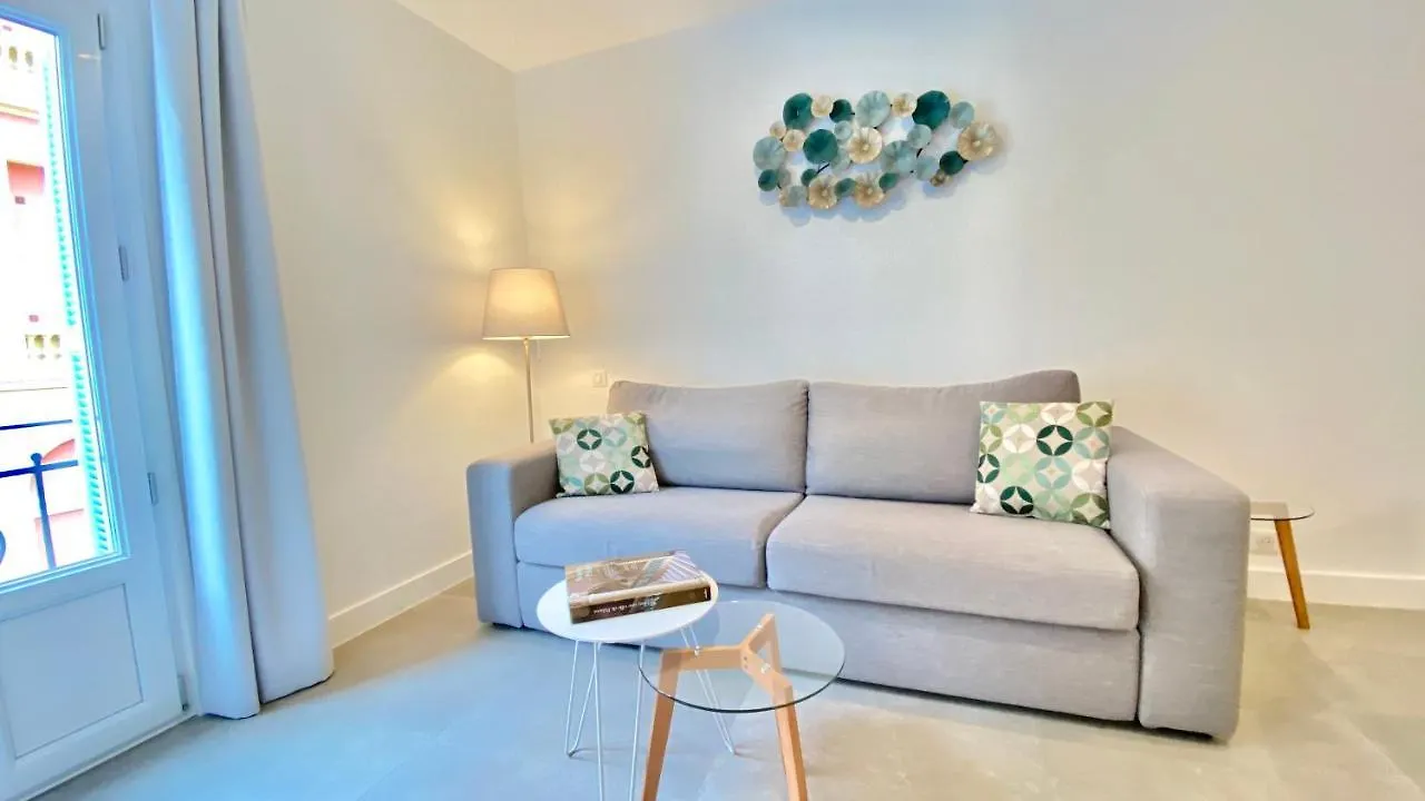 아파트 Republique Appartements 멍똥