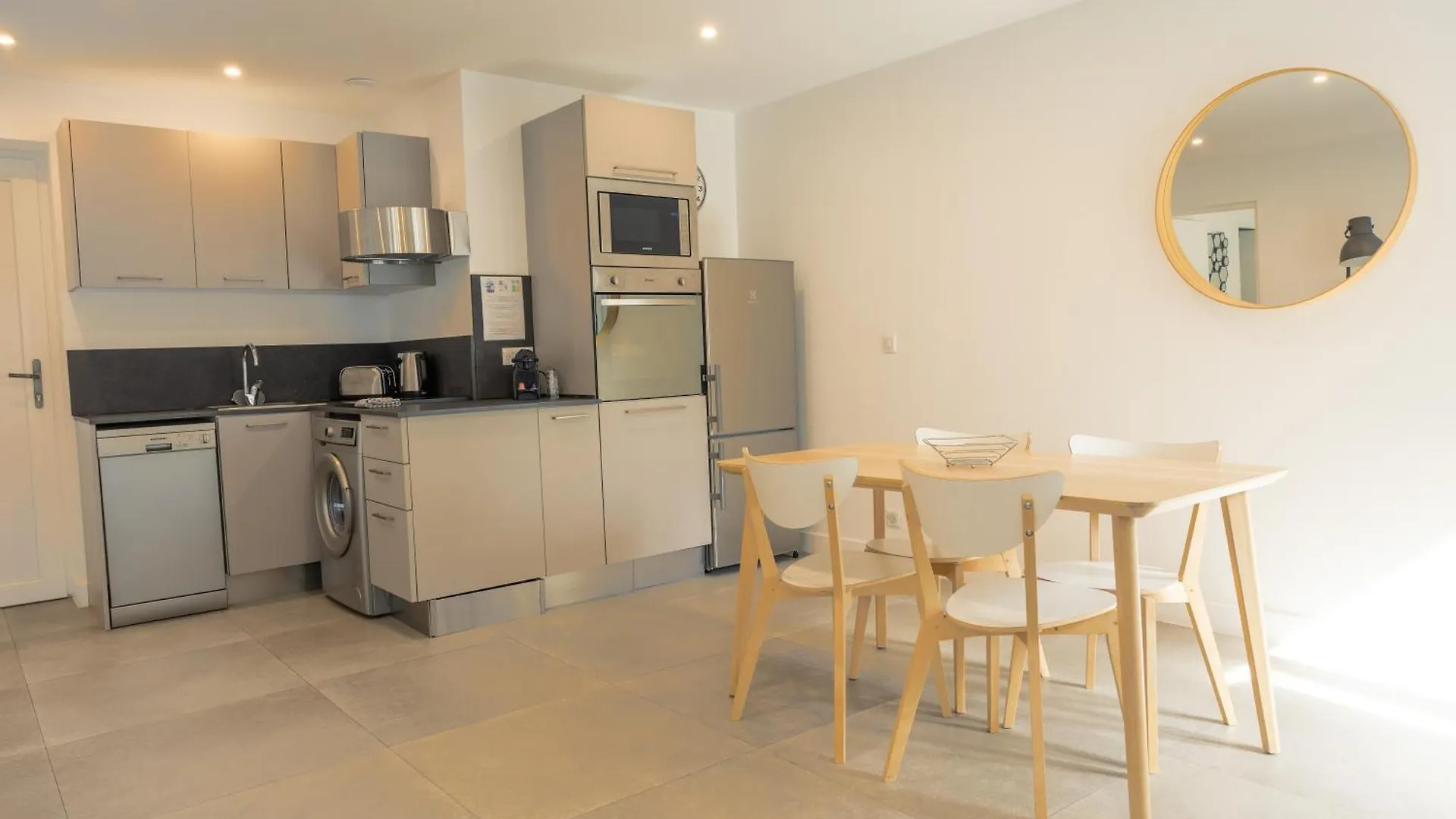 아파트 Republique Appartements 멍똥