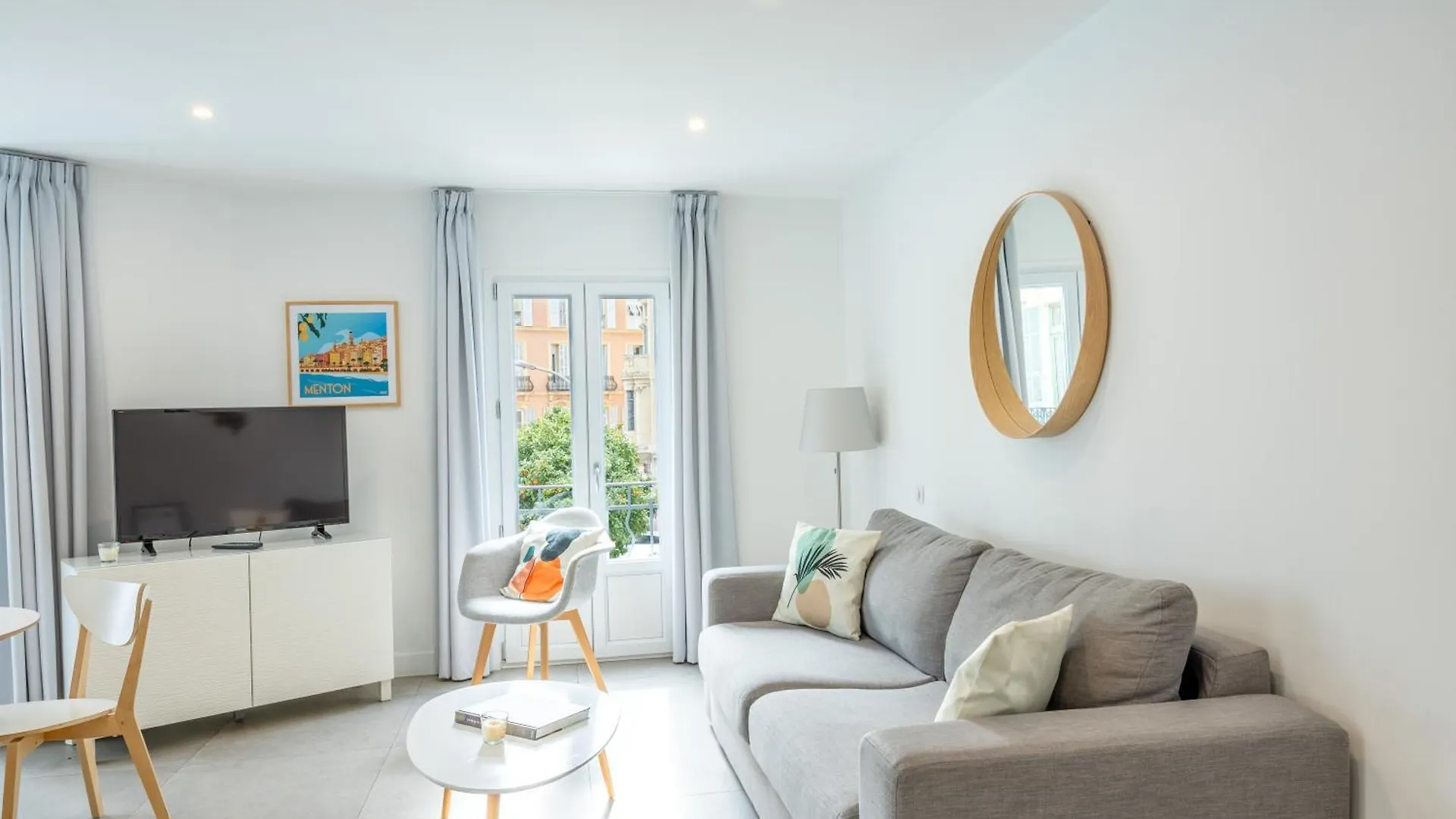 Republique Appartements 멍똥 0*,
